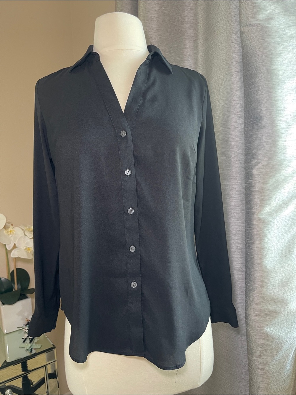Ann Taylor Black Long-Sleeve Button-Down Blouse